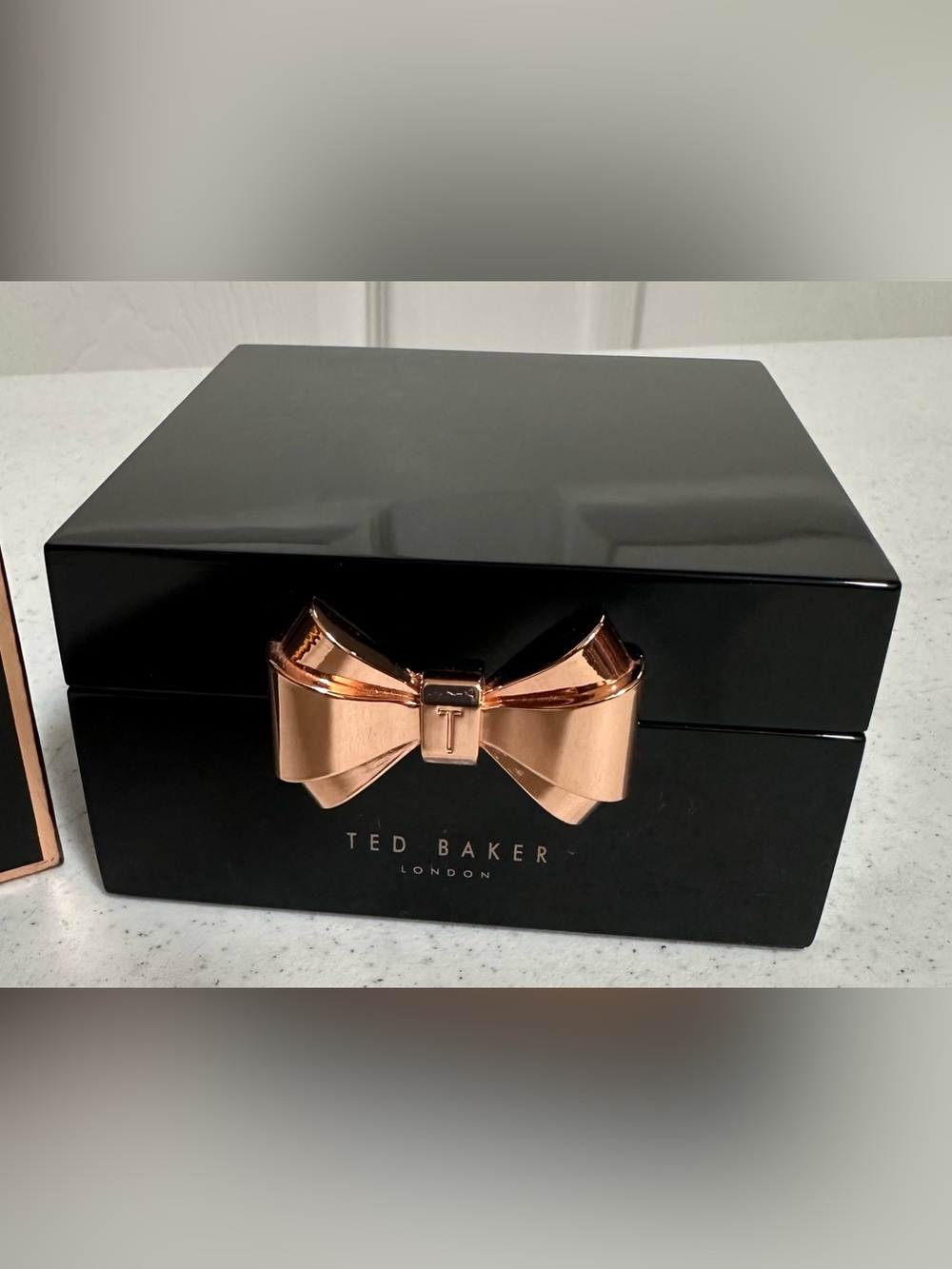 Ted Baker Black Laquer Jewelry Box w/ Rose Gold Bow - Picture 3 of 8